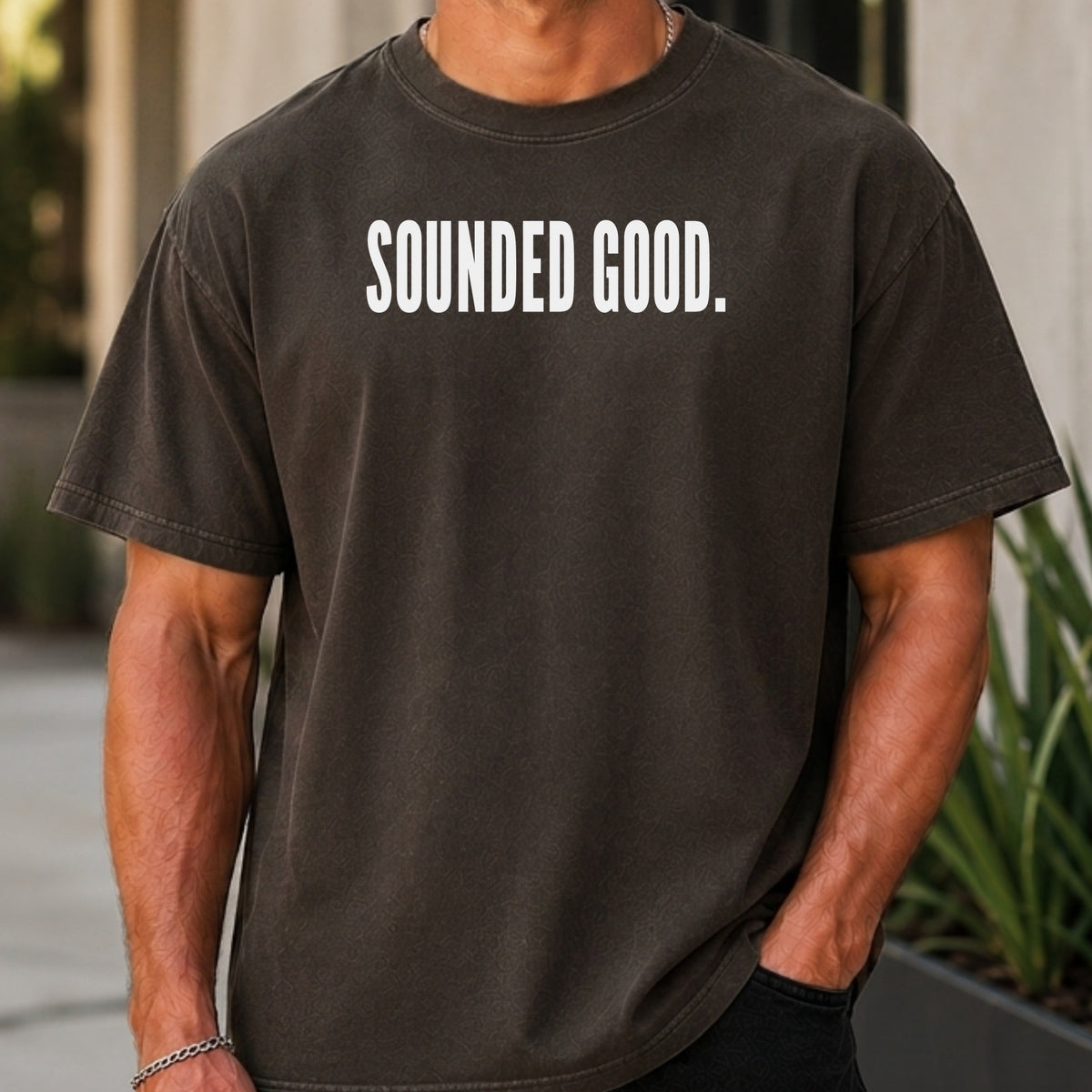 SOUNDED GOOD Premium Tee worn, Pepper